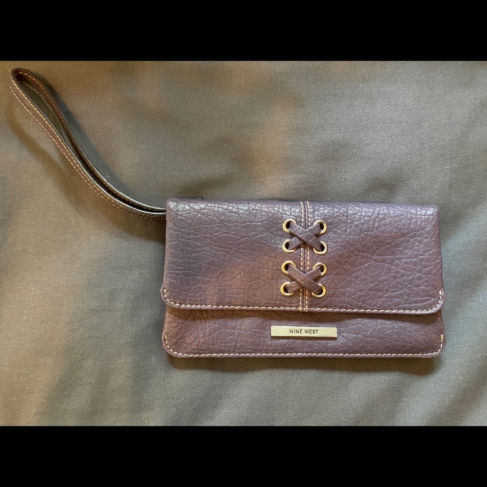 Nine West purple wristlet! Only used twice! Vegan